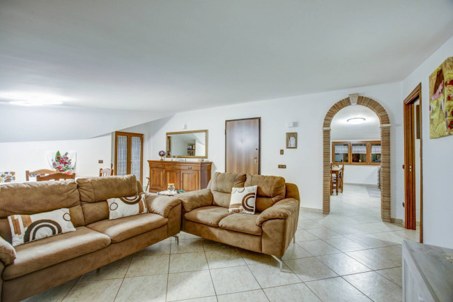 Villa singola in vendita a Pomezia