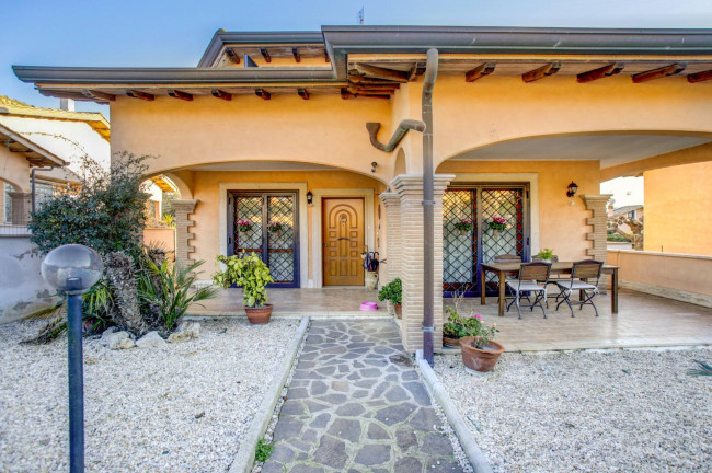 Villa singola in vendita a Pomezia