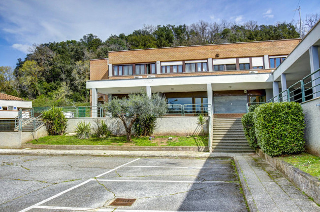 Locale Commerciale in vendita a Roma