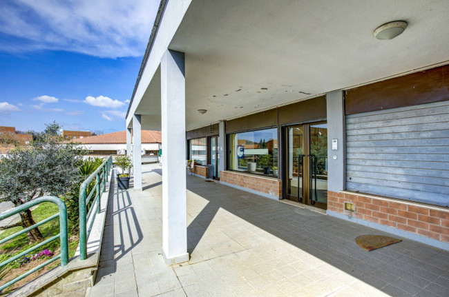 Locale Commerciale in vendita a Roma