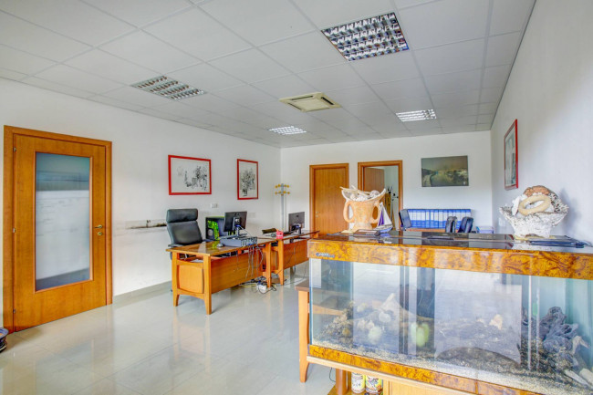 Locale Commerciale in vendita a Roma