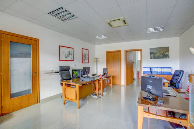 Locale Commerciale in vendita a Roma