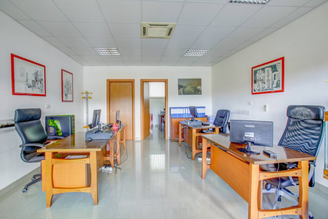 Locale Commerciale in vendita a Roma