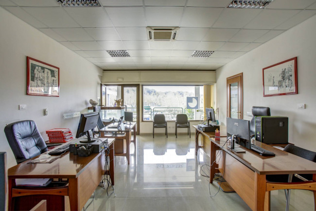 Locale Commerciale in vendita a Roma
