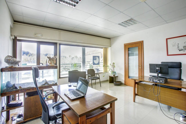 Locale Commerciale in vendita a Roma