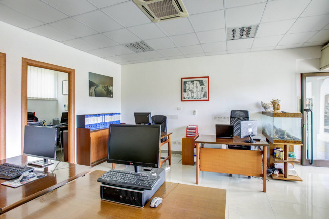 Locale Commerciale in vendita a Roma
