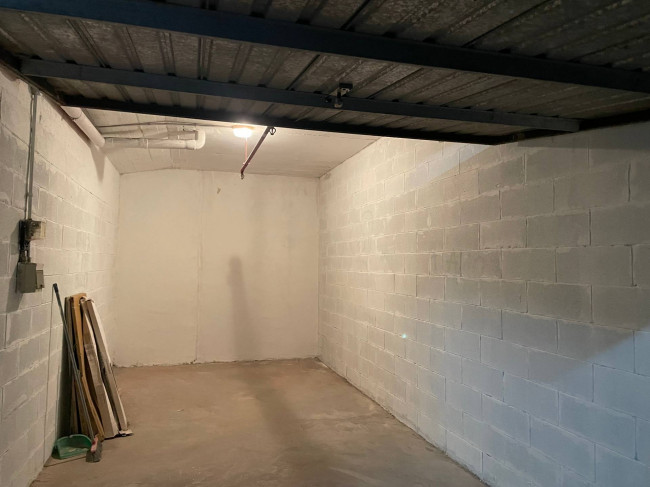 Garage/Box in affitto a Pomezia