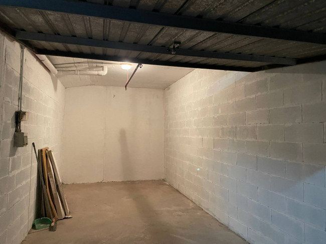Garage/Box in affitto a Pomezia