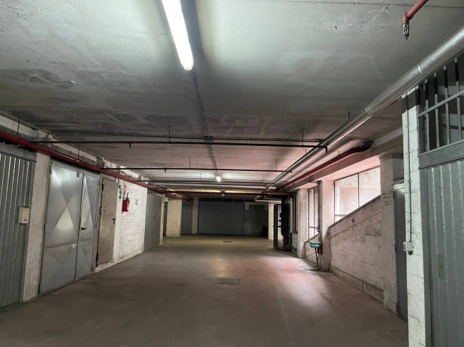 Garage/Box in affitto a Pomezia