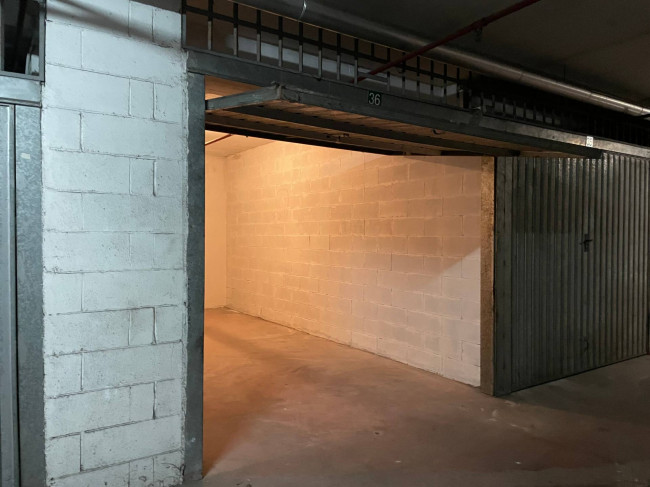 Garage/Box in affitto a Pomezia