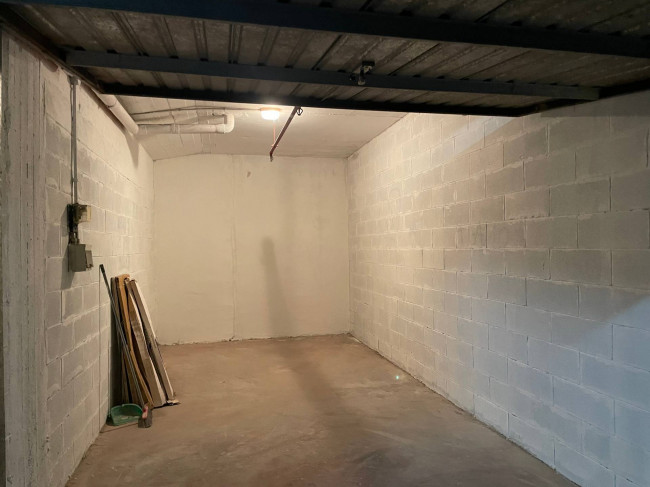 Garage/Box in affitto a Pomezia