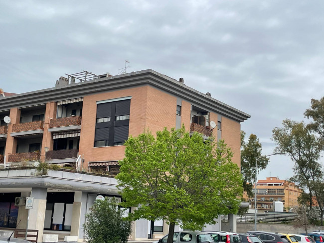 Garage/Box in affitto a Pomezia