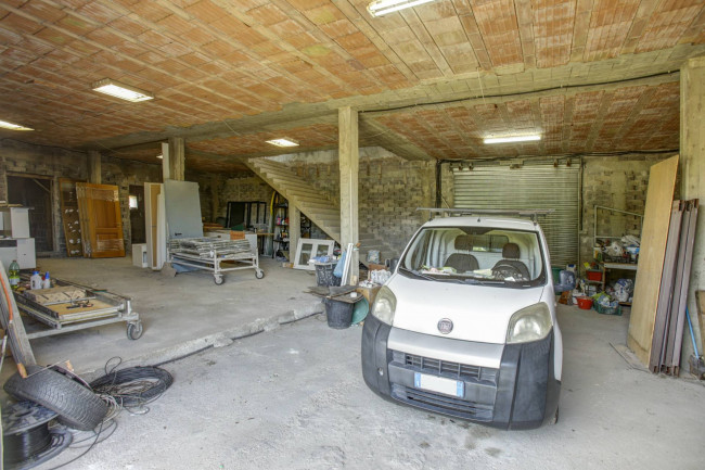 Locale Commerciale in vendita a Ardea