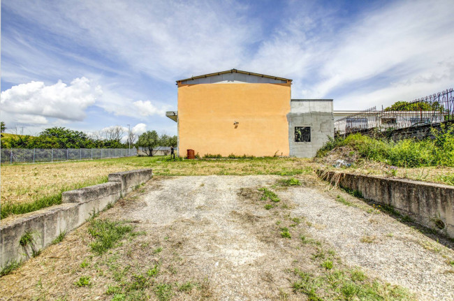 Locale Commerciale in vendita a Ardea