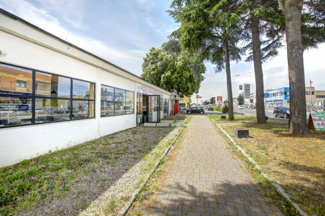 Attività Commerciale in vendita a Pomezia
