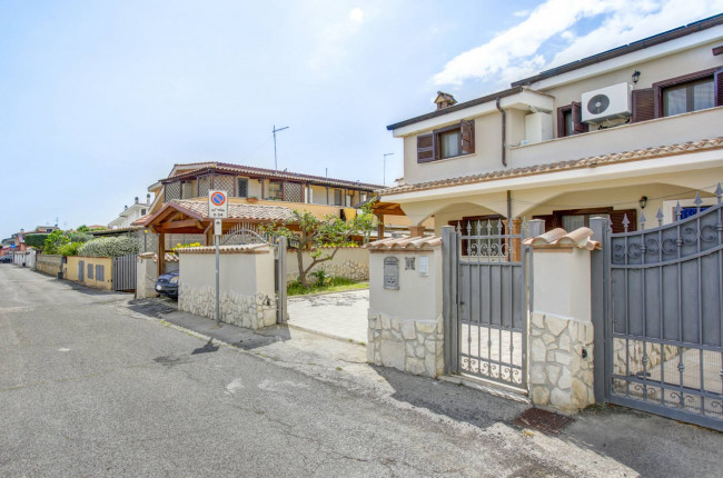 Porzione di villa in vendita a Pomezia