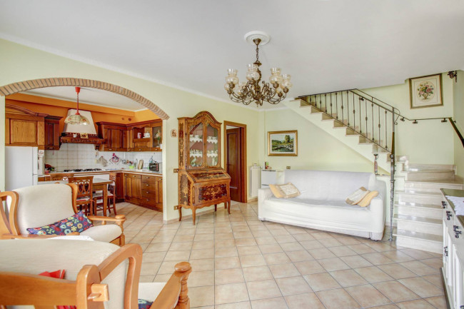 Porzione di villa in vendita a Pomezia