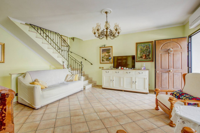 Porzione di villa in vendita a Pomezia