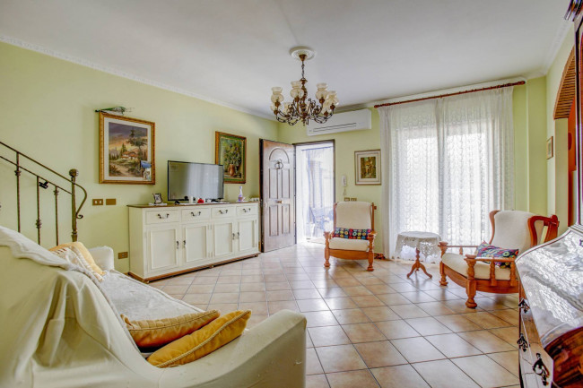 Porzione di villa in vendita a Pomezia
