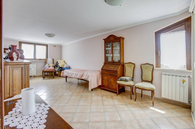 Porzione di villa in vendita a Pomezia