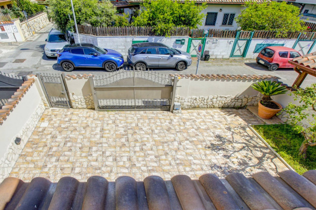 Porzione di villa in vendita a Pomezia