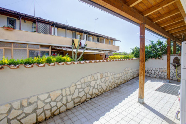 Porzione di villa in vendita a Pomezia