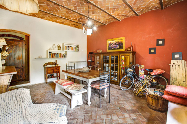 Cascina/Casale in vendita a Monsummano Terme