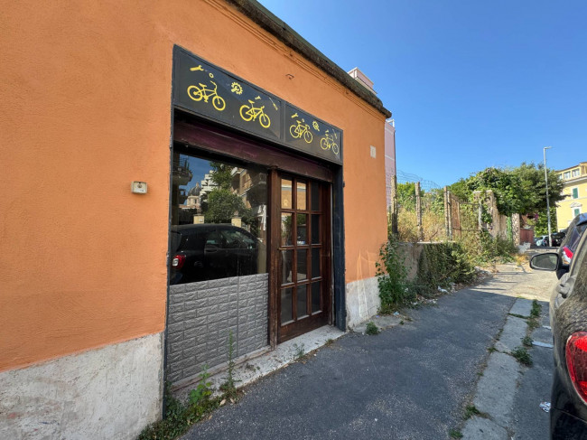 Locale Commerciale in affitto a Roma