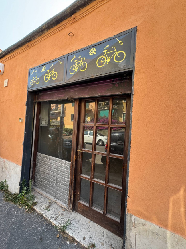 Locale Commerciale in affitto a Roma