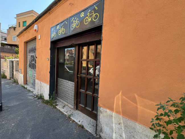 Locale Commerciale in affitto a Roma