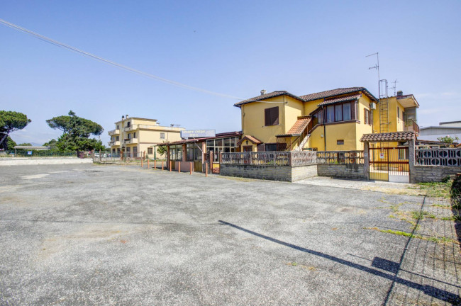 Cascina/Casale in vendita a Pomezia
