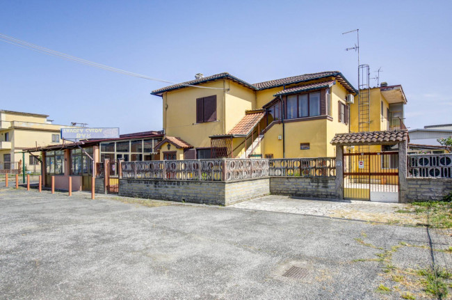 Cascina/Casale in vendita a Pomezia