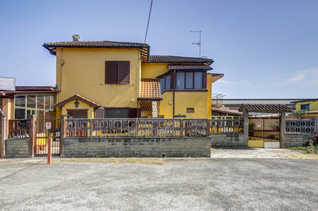 Cascina/Casale in vendita a Pomezia