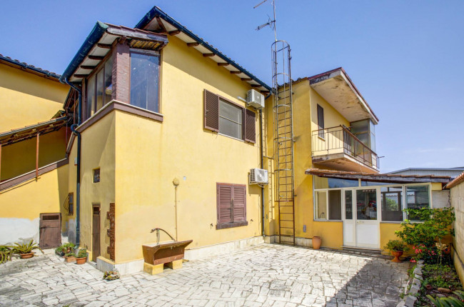 Cascina/Casale in vendita a Pomezia