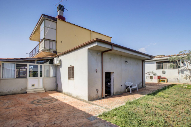 Cascina/Casale in vendita a Pomezia