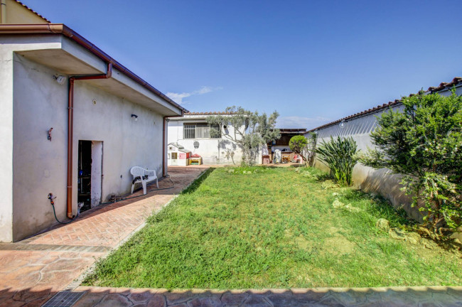 Cascina/Casale in vendita a Pomezia