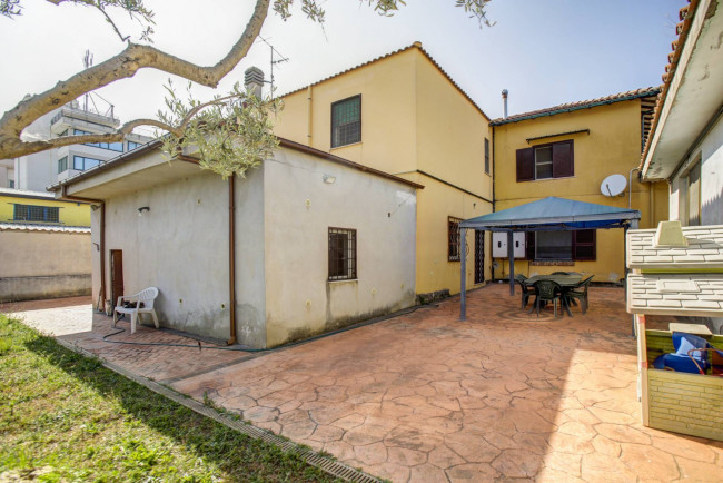 Cascina/Casale in vendita a Pomezia
