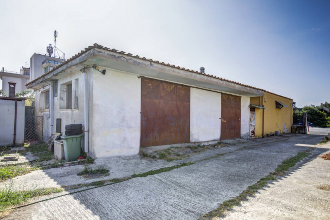 Cascina/Casale in vendita a Pomezia