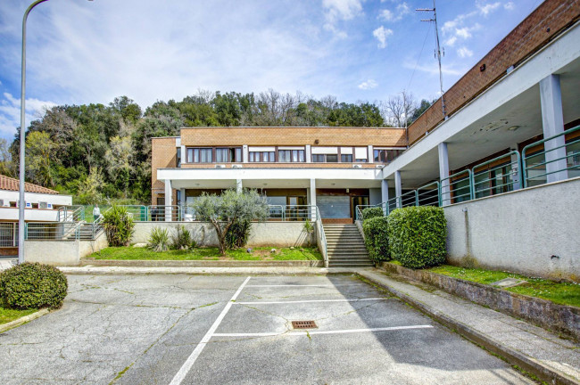 Locale Commerciale in vendita a Roma