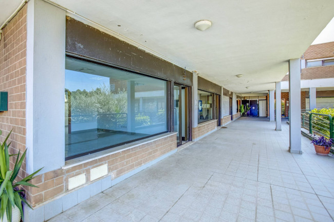 Locale Commerciale in vendita a Roma