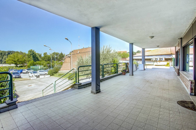 Locale Commerciale in vendita a Roma