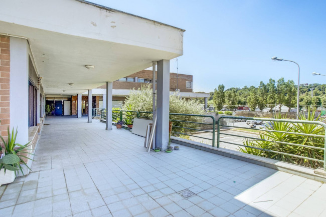 Locale Commerciale in vendita a Roma