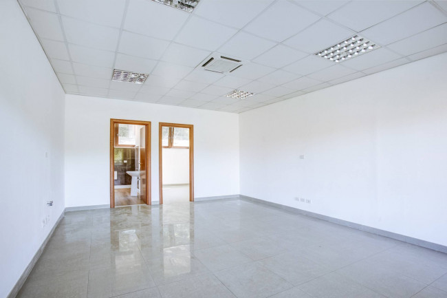 Locale Commerciale in vendita a Roma