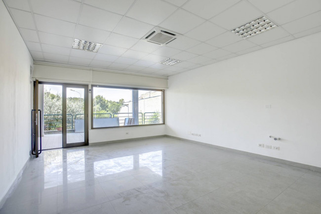 Locale Commerciale in vendita a Roma