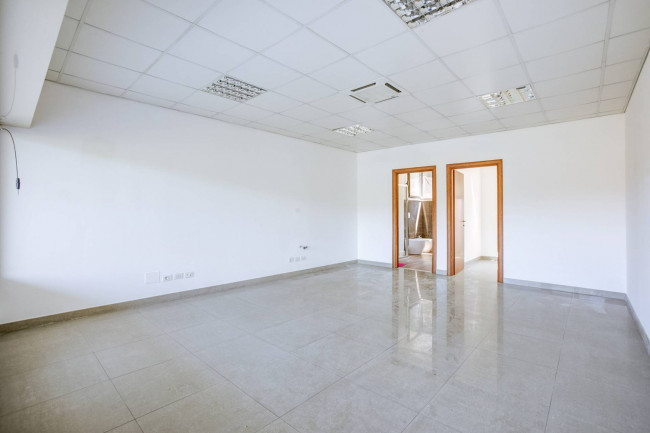 Locale Commerciale in vendita a Roma