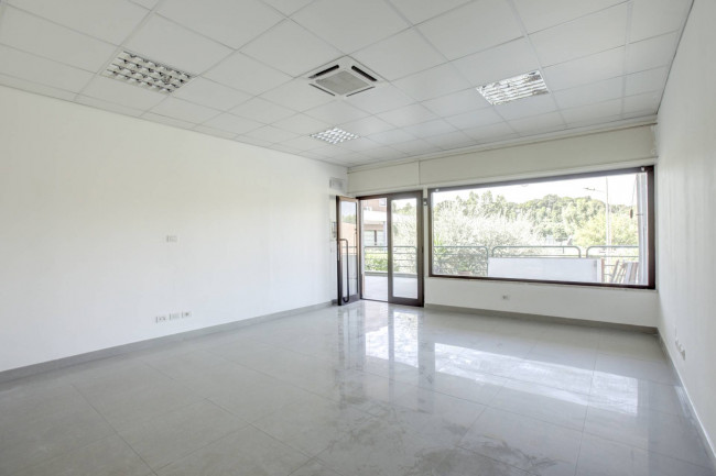 Locale Commerciale in vendita a Roma