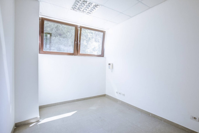 Locale Commerciale in vendita a Roma