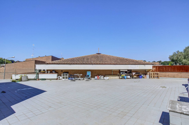 Locale Commerciale in vendita a Roma