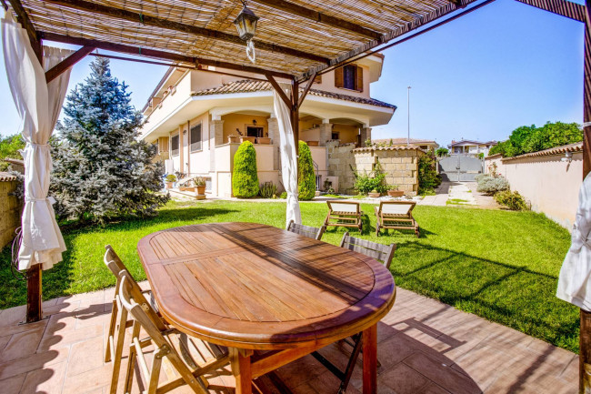 Villa o villino in vendita a Pomezia