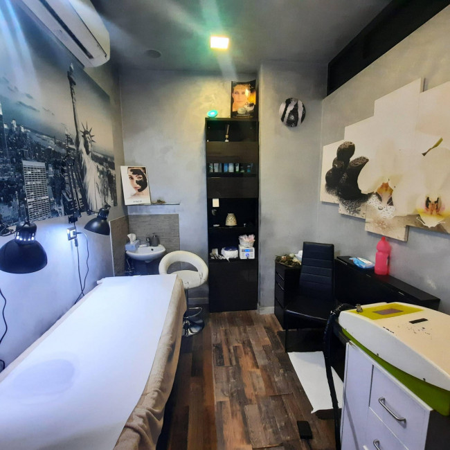 Locale Commerciale in vendita a Roma